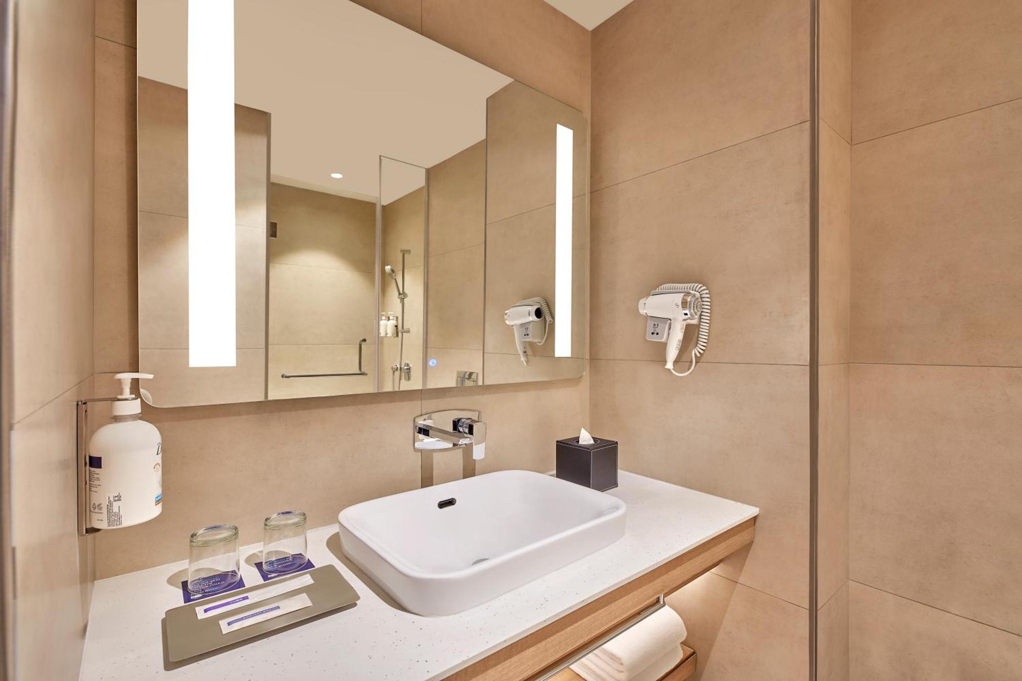 Holiday Inn Express Bengaluru Bommasandra By Ihg Kammasandra Bagian luar foto