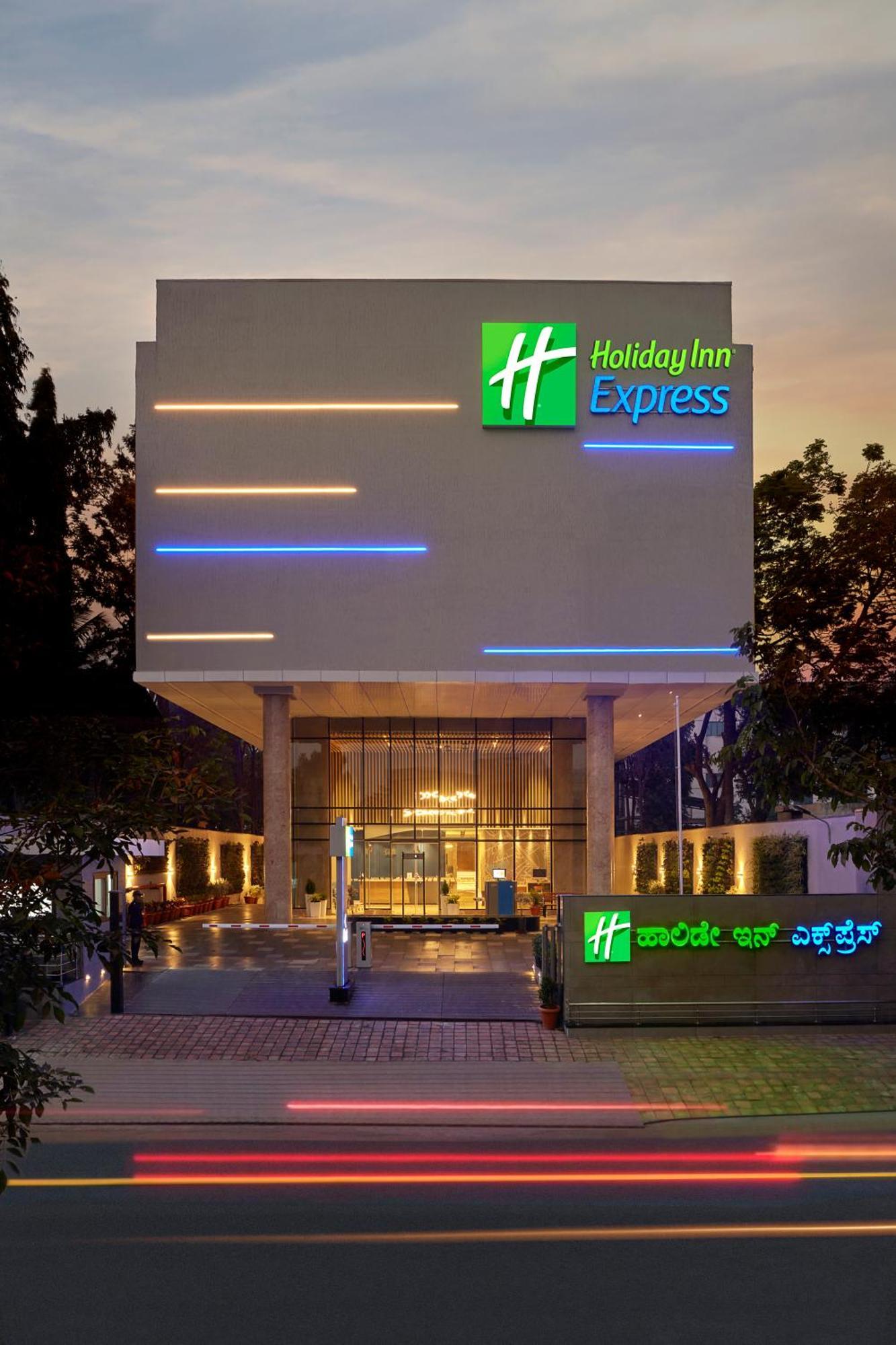 Holiday Inn Express Bengaluru Bommasandra By Ihg Kammasandra Bagian luar foto
