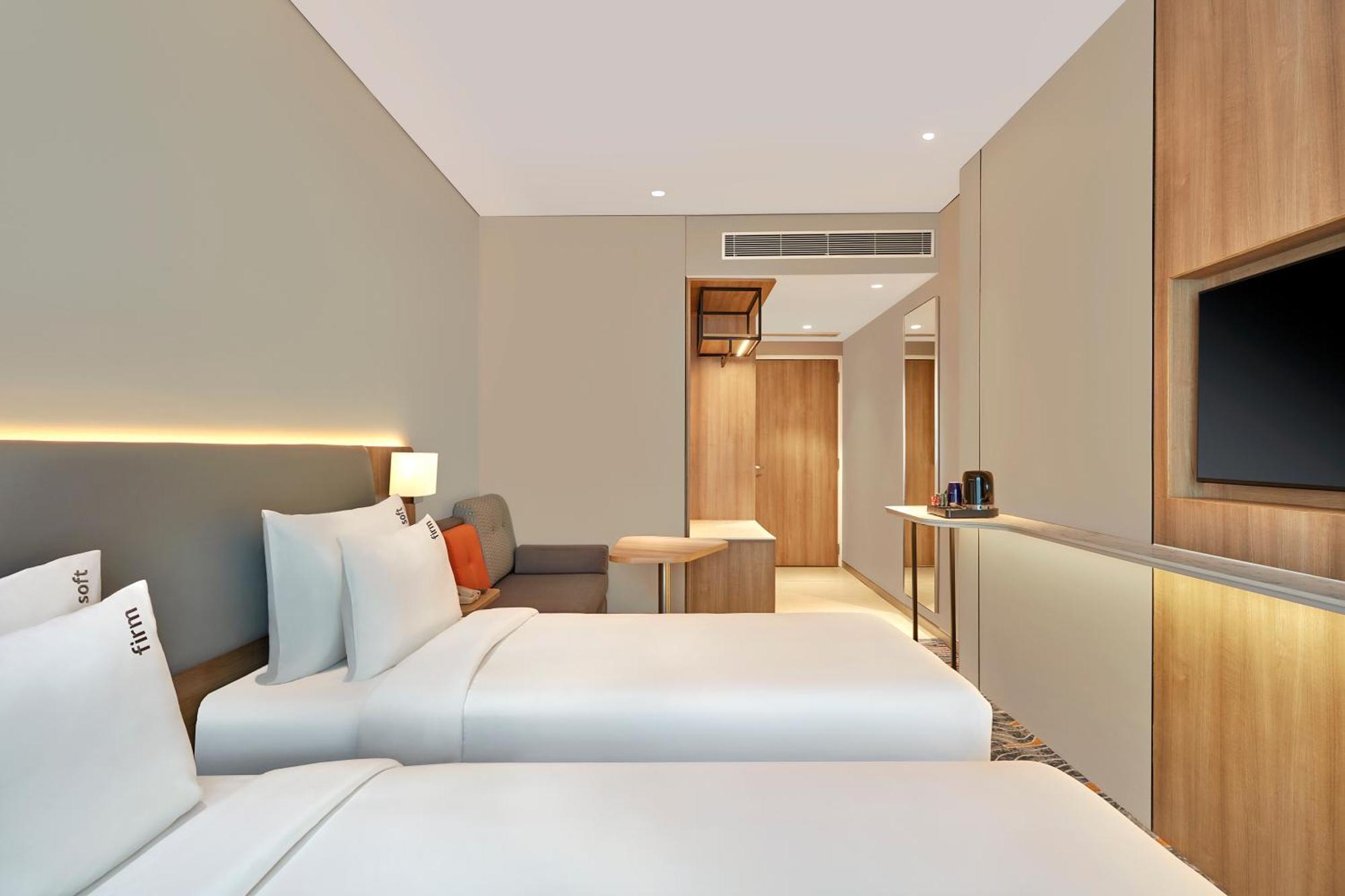 Holiday Inn Express Bengaluru Bommasandra By Ihg Kammasandra Bagian luar foto