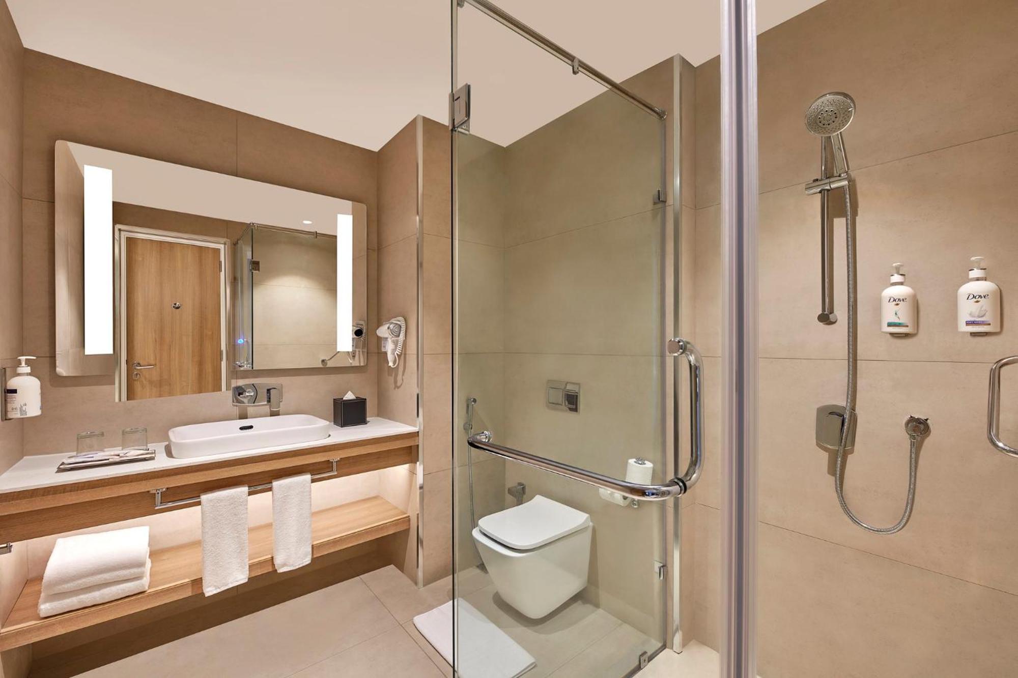 Holiday Inn Express Bengaluru Bommasandra By Ihg Kammasandra Bagian luar foto
