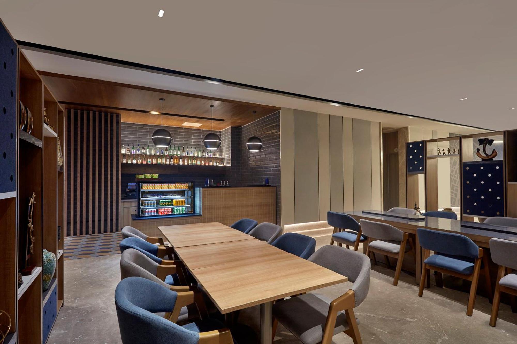 Holiday Inn Express Bengaluru Bommasandra By Ihg Kammasandra Bagian luar foto