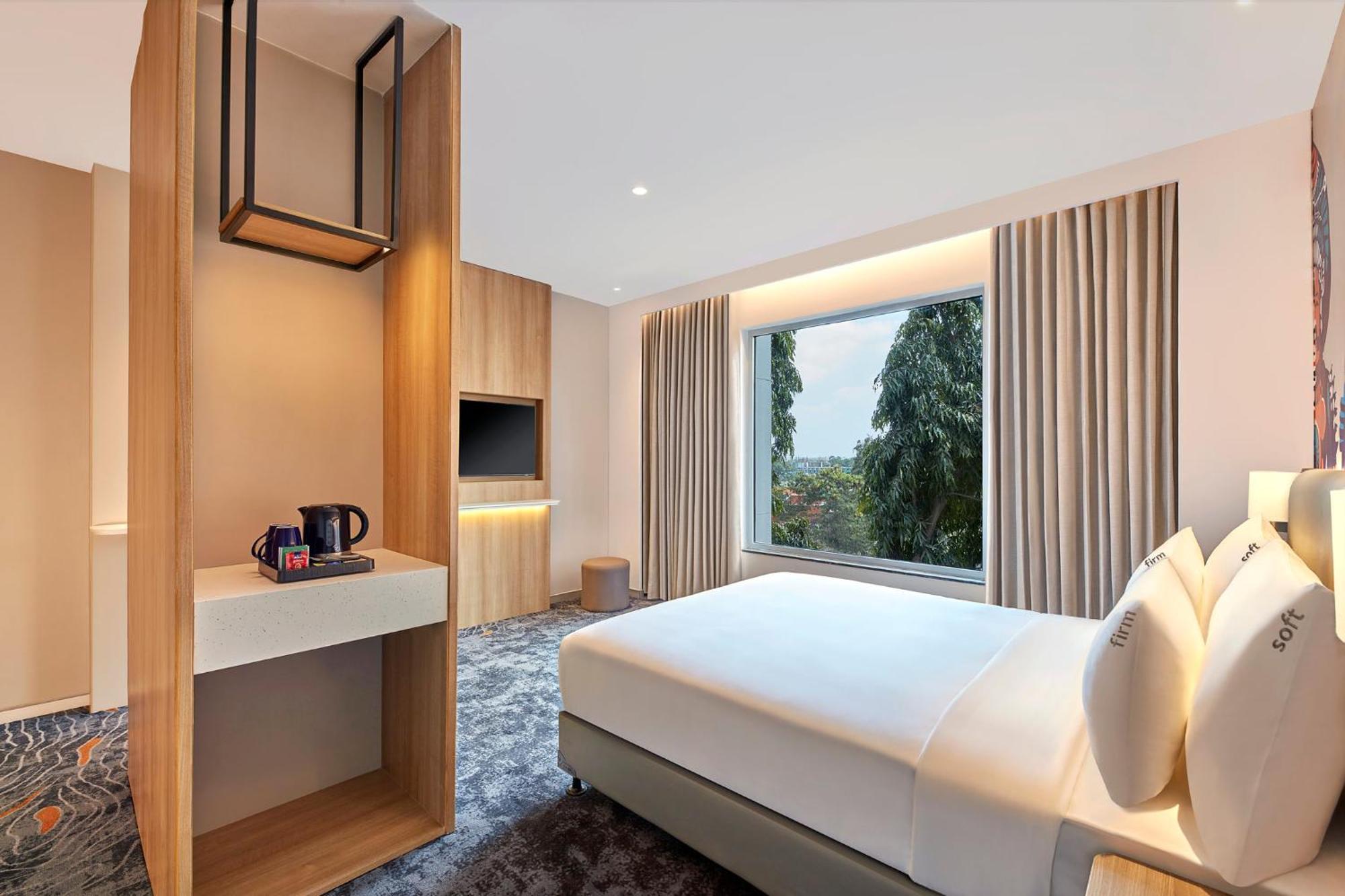 Holiday Inn Express Bengaluru Bommasandra By Ihg Kammasandra Bagian luar foto